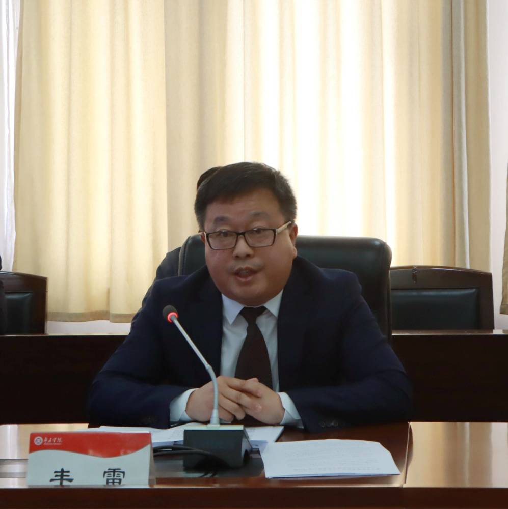 丰雷在回答记者提问时说,枣庄学院高度重视智库建设,于2016年成立了