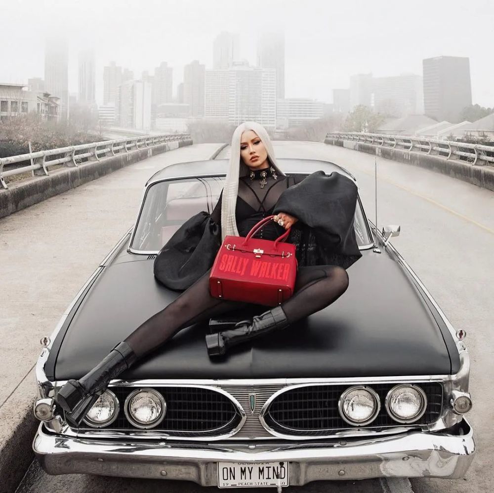 iggy azalea 新专辑首周遗憾落榜,没有打入美国榜单前两百