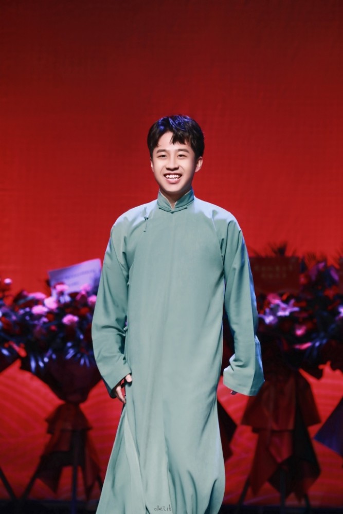 张九龄自曝德云九队有八组演员,天津当地有四组加入,还曝光了其他的