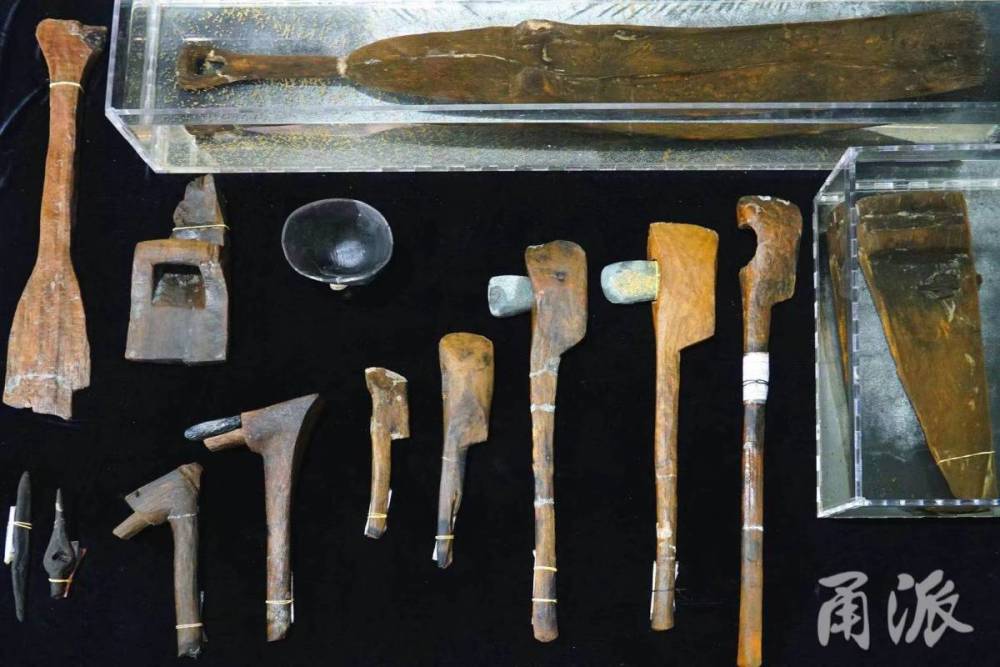 应与河姆渡文化的骨耜相近,是中国南方地区非常少见的一类生产工具
