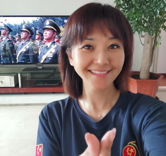 15岁那年方琼因嫌弃父亲啰嗦,次日两人阴阳相隔,成她一生的痛