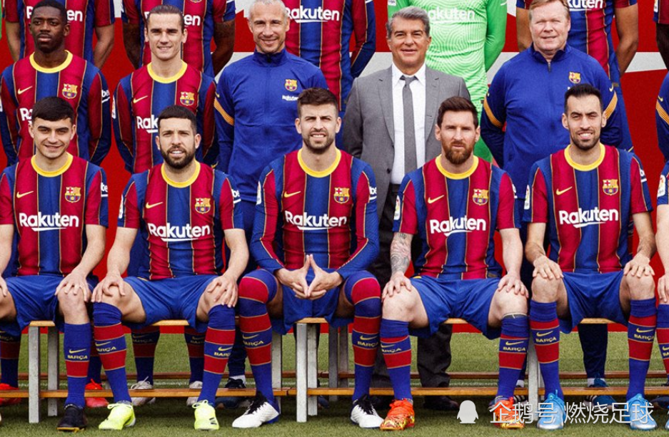 巴萨拍摄全家福库鸟被p图入镜皮克神秘手势召唤内马尔