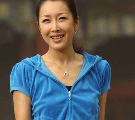 曾抢了那英地位,三任男友一去世一坐牢一破产,如今4