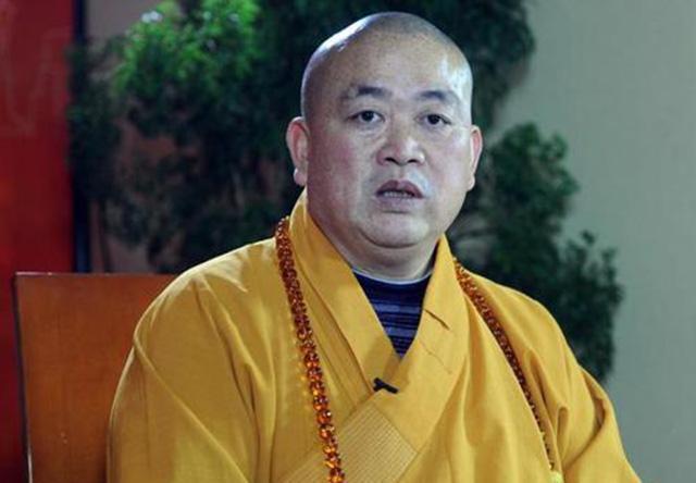 在功夫方面花了很多的力气,学了很多套路,在少林寺的老和尚,教会了他