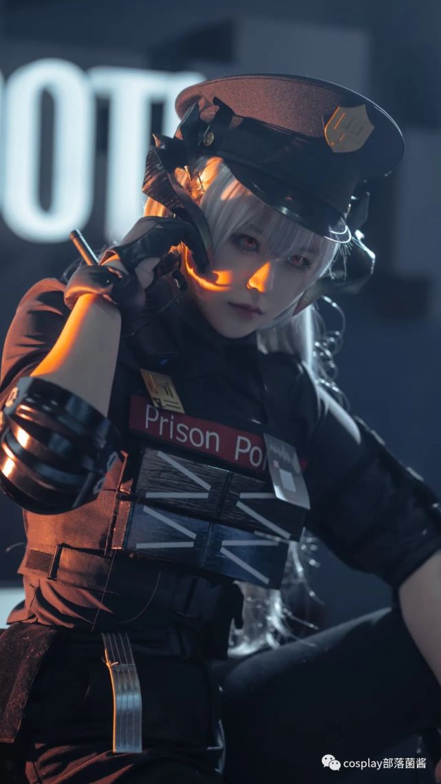 cos:明日方舟塞雷娅cos正片@百合欧皇子,一个字帅!