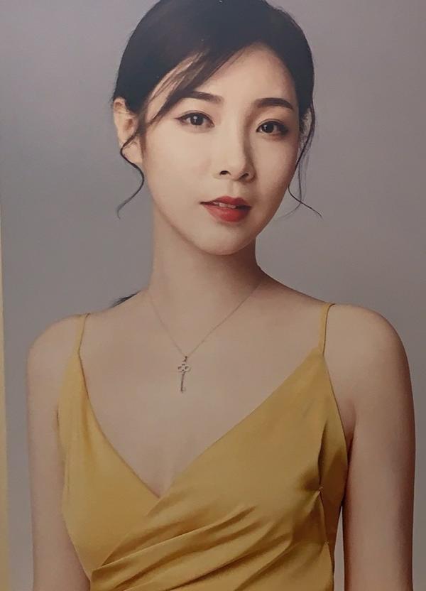 这件事之所以影响那么大,主要还是因为双方的学历落差太大!