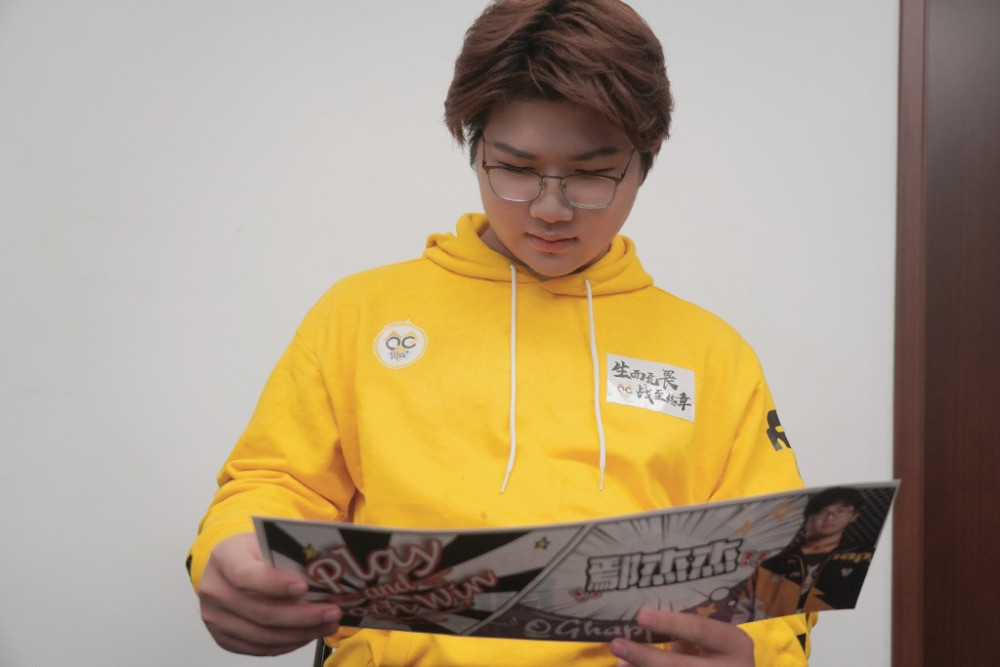 qg杰杰巅峰赛又挂机,输出抗伤都是0,6分半被平推,不是第一次坑队友了