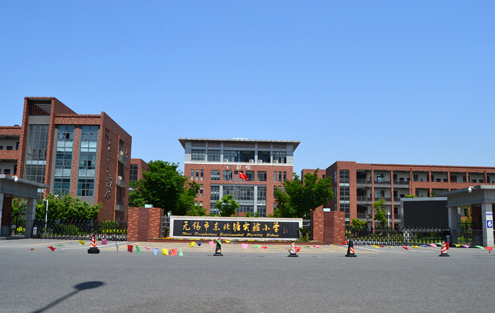 其实锡山区有不少优秀的小学,东北塘实验小学就是其中之一.