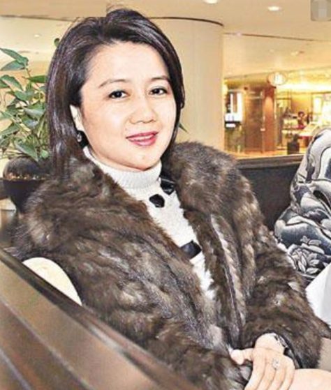 郑咏诗一辈子拼不到一百万却因给赌王擦身体受赠一个亿