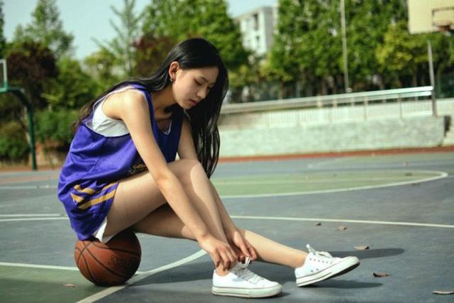 美女身高178cm健身气质翻倍,完成心中篮球梦想,成为"白月光"