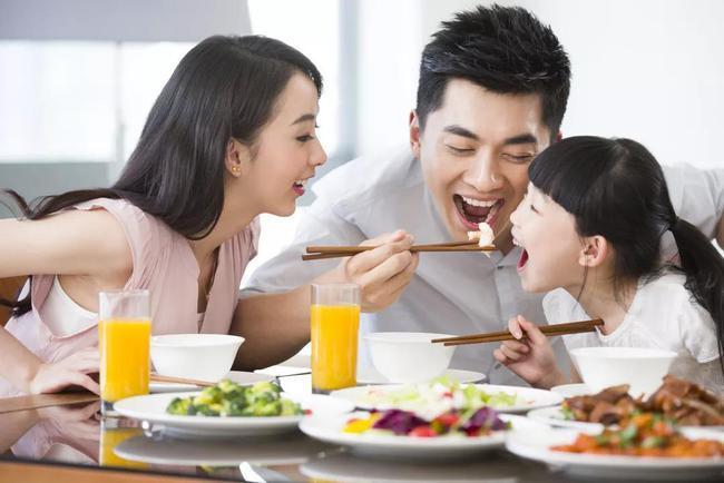 四个办法教孩子养成良好用餐习惯
