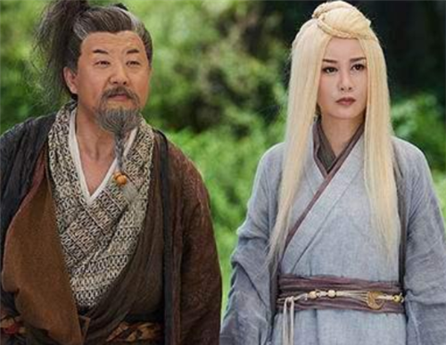 王重阳与林朝英之间已经是情愫暗生,林朝英想要嫁给王重阳作为妻子,在