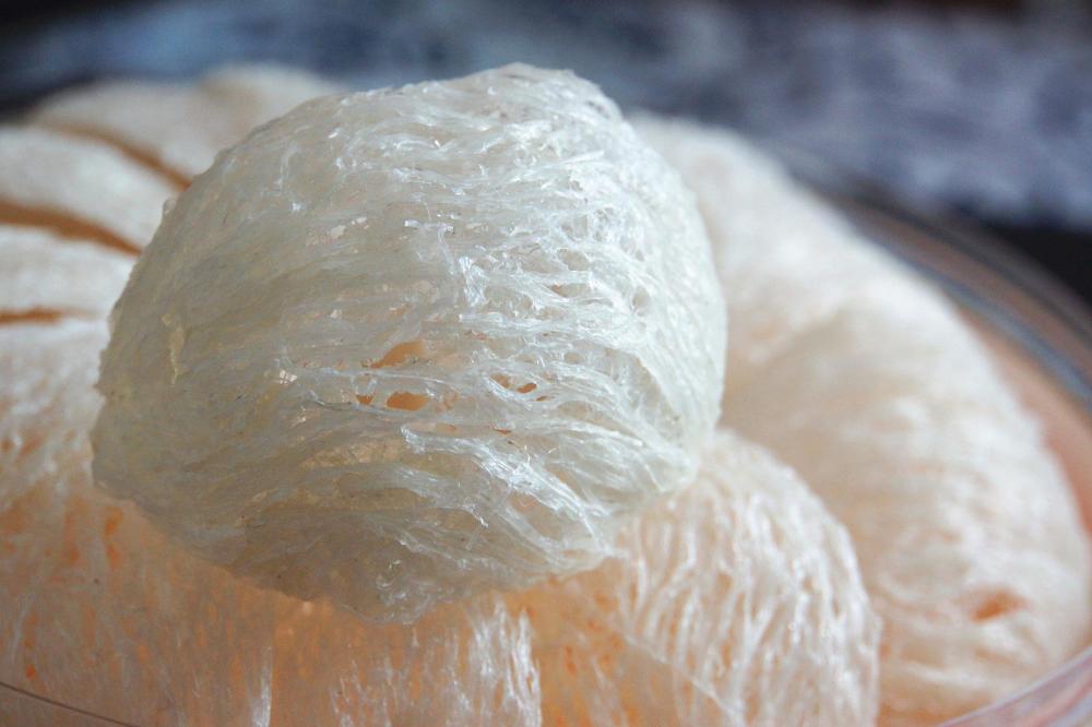 刷胶燕窝刷胶,挂浆的燕窝纹理很不清晰,通过内侧刷胶或者外侧挂浆可以