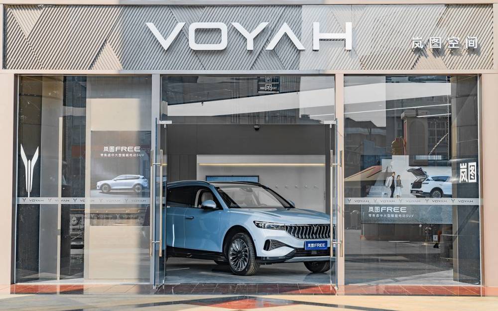 岚图空间来了以用户为核心的直营店比传统的4s店更具优势