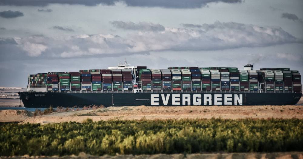 让苏伊士运河堵塞6天的长赐号货轮不赔9亿美元不能走