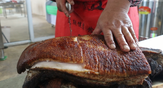 云南施甸火烧肉的别样吃法