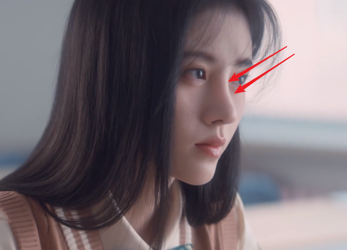 又被质疑整容鞠婧祎被米卡壁咚时鼻子上的透光太严重了