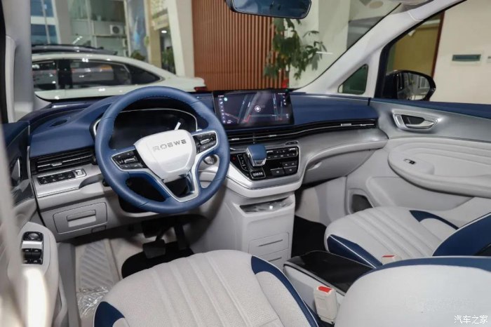 荣威imax8刷新国产mpv颜值新高配置豪华却19万不到