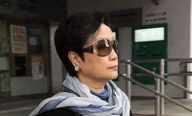 18岁混江湖,40岁成女赌王,是港澳神秘大佬,如今资产上百亿|司徒玉莲