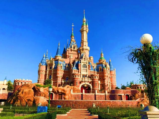 摄影西安城市封面熟悉中国乐园经济的都知道,上海迪士尼乐园,广州长隆