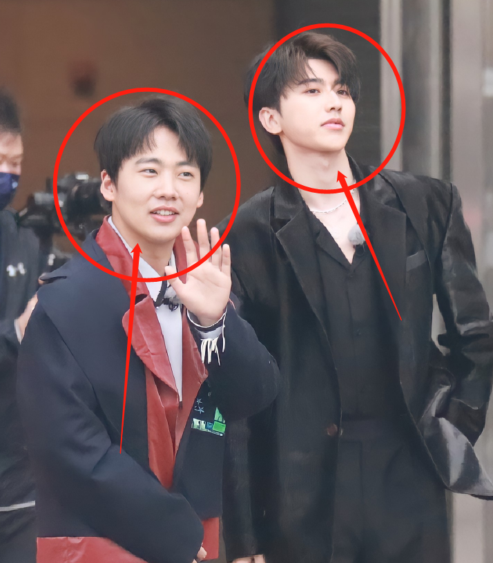 郭麒麟回归跑男与蔡徐坤同框亮相我却在关注蔡徐坤手放的位置