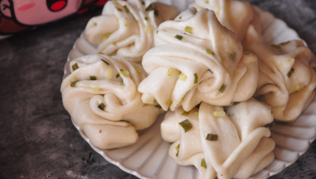 春天 花10分钟做一笼葱花卷 咸香柔软 好看又好吃 包子 葱花 花卷 面团 馒头 面皮