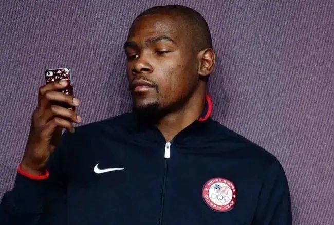 批评詹姆斯抱团阿杜怒怼记者假新闻记者却把阿杜拉黑了