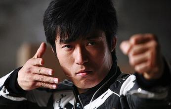 岳松我可以连续打一百个后摆腿在我身上真功夫是不可替代的