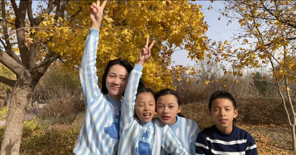 所以,网友对周群到底有几个孩子也是一脸迷惑,从面相来看,三个孩子长