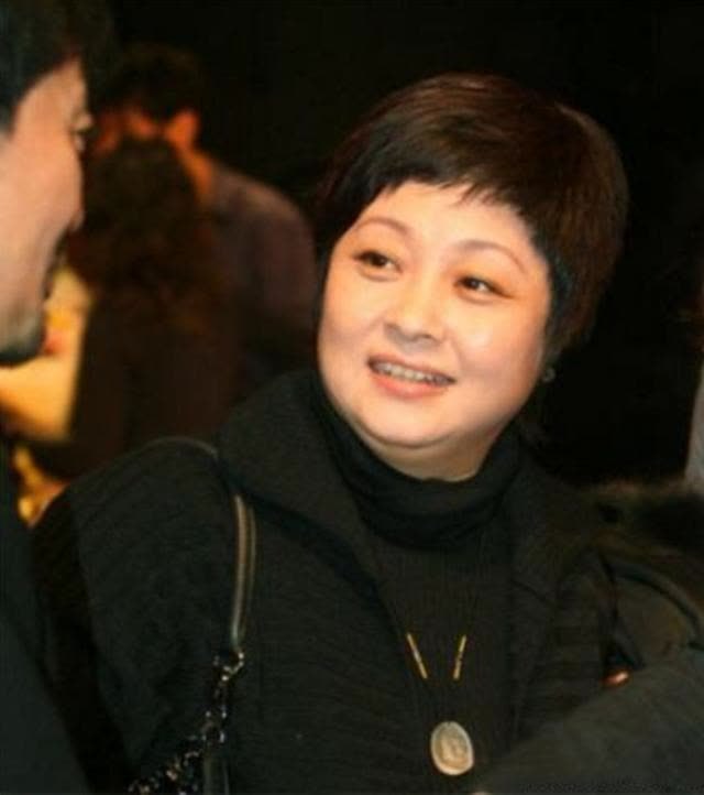 傅彪離世15年馮小剛替他還債葛優幫他養兒子妻子創業成富婆