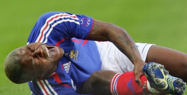 官方被郑智踢断腿15年后39岁的西塞又复出了