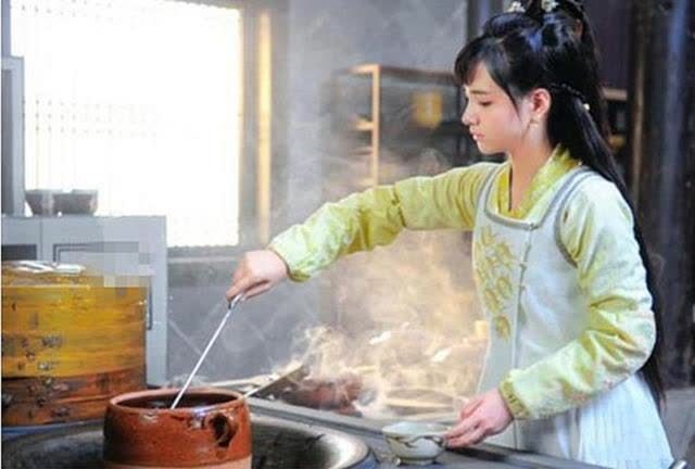 《花间提壶方大厨》这部由同名小说改编的电视剧,相信在2017年上映的