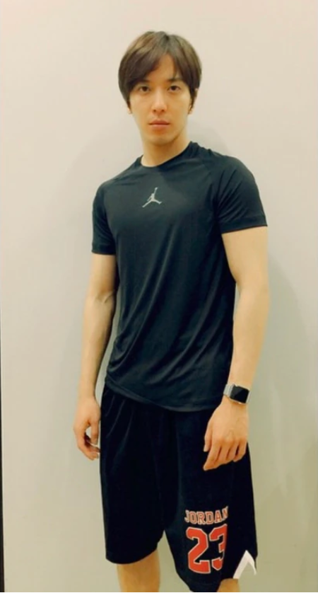 32岁郑容和变身肌肉男,为张娜拉复出拍韩剧,有望成为国民新老公