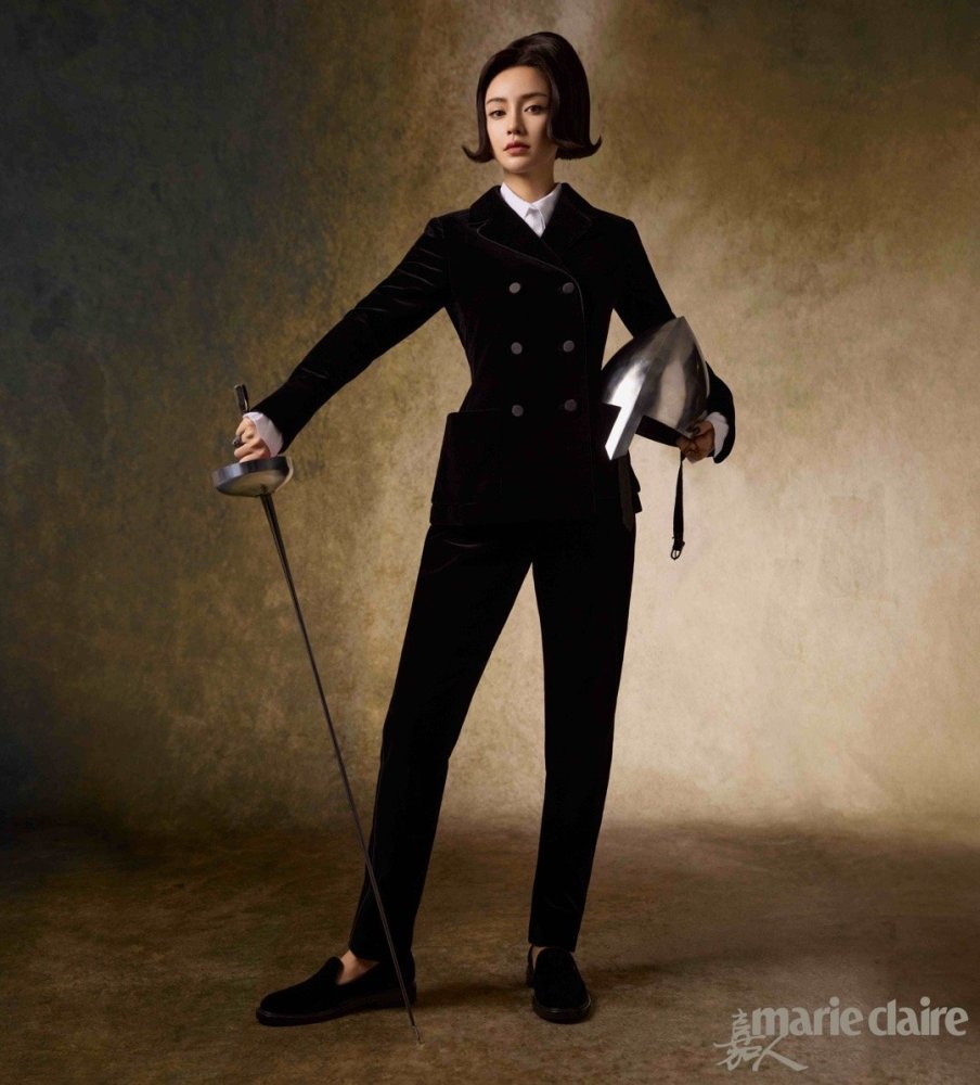 angelababy曝公爵大片,前卫的造型太吸睛,85花真够大胆