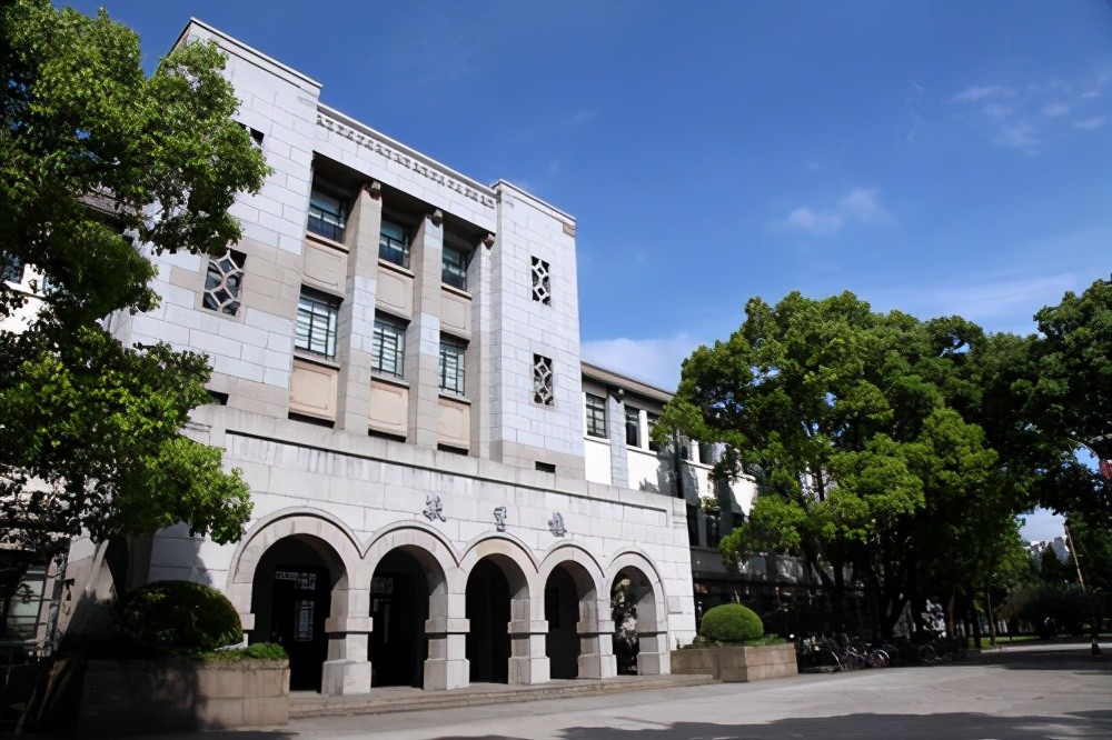 中国最好的10所"财经大学",中央财大仅排第2,上经贸大垫底