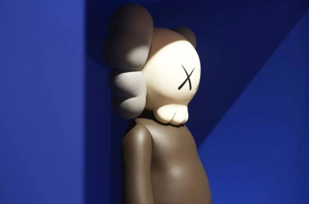 官网等线上网站,私人经销商和潮物平台