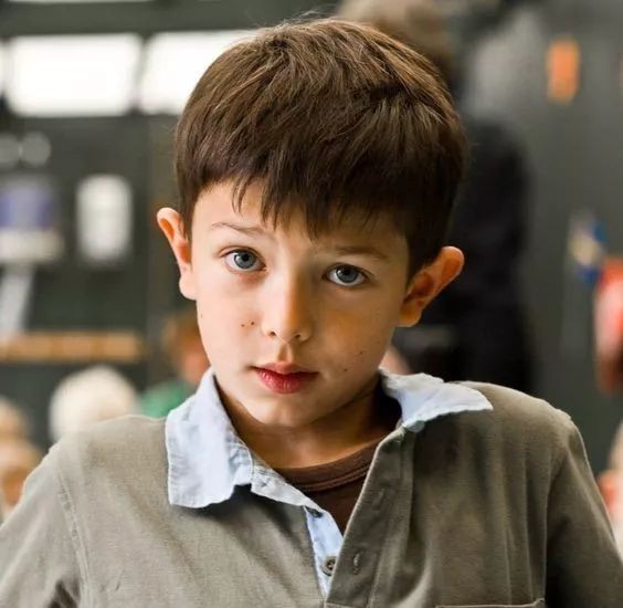 丹麦英俊王子18岁净身出户甘当模特走秀赚钱母亲是文雅丽