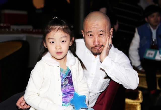 跟李亚鹏合作走红,小16岁娇妻美貌堪比明星,李保田的儿子竟如此低调