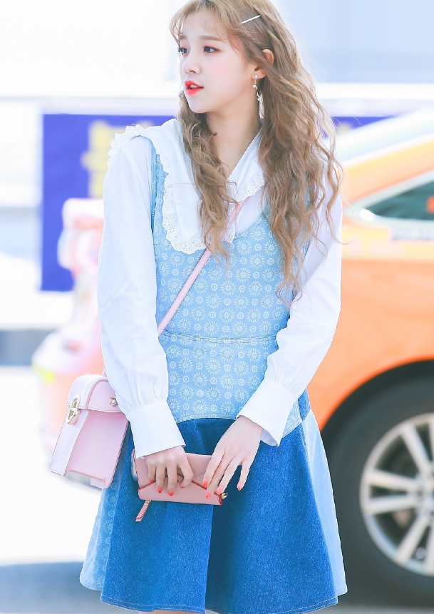 宋雨琦为证自己腿细挑战最修身的无痕裤秀出电棍腿真的绝