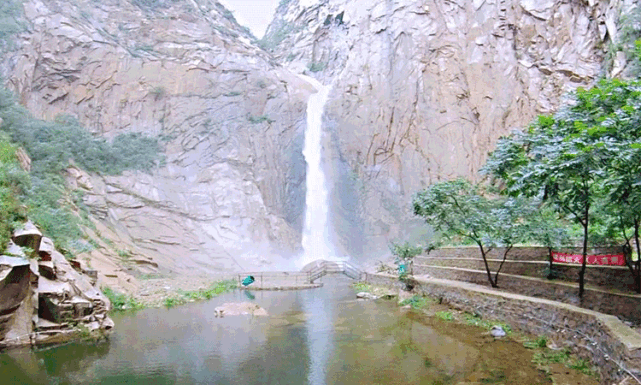 生態環境優美典雅,是長壽山國家森林公園和秦皇島柳江國家地質公園的