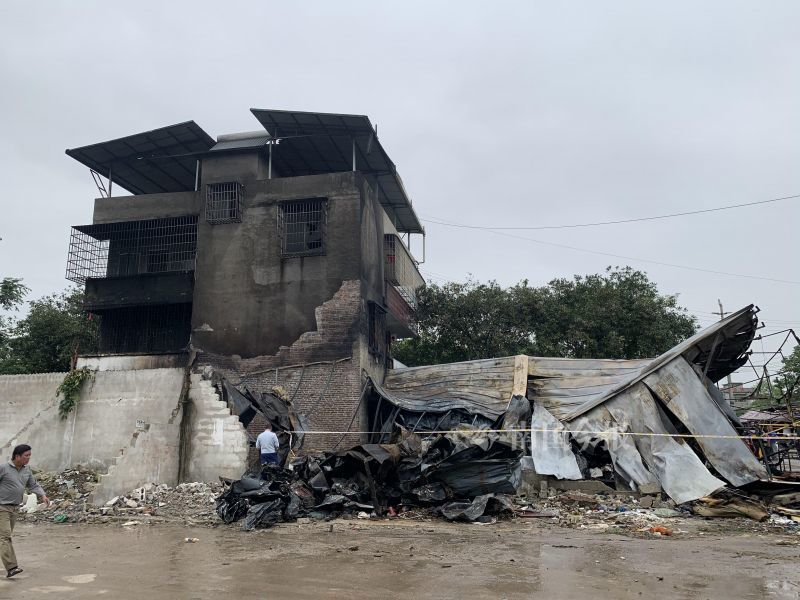 突发柳州两间商铺起火烈焰中传出巨响遗憾的是