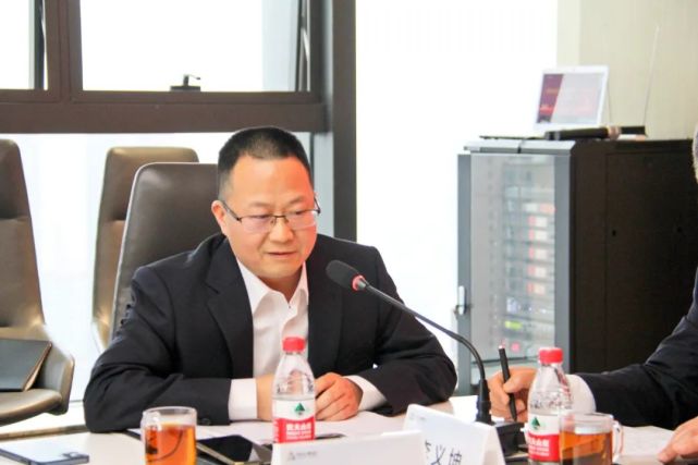 明伦集团董事长蔡浩强调,要实现"交房即发证",明确时间节点,夯实工作