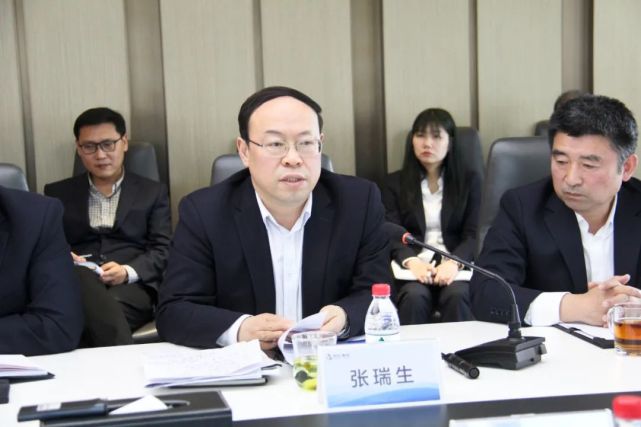 明伦集团董事长蔡浩强调,要实现"交房即发证",明确时间节点,夯实工作