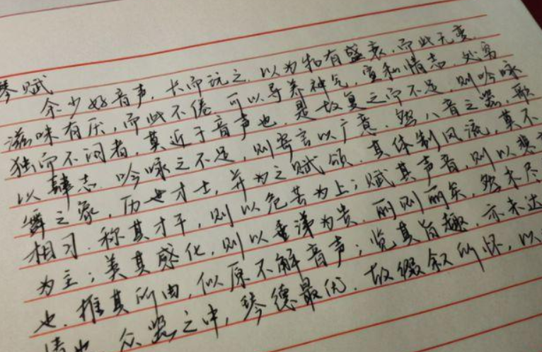 高中女生"柚圆体"火了,字迹清晰风格可爱,老师看后不忍扣分