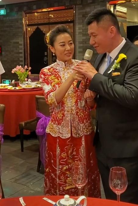 央视主持人罗旭低调大婚 婚礼现场穿着竟和节目中一模一样_腾讯新闻