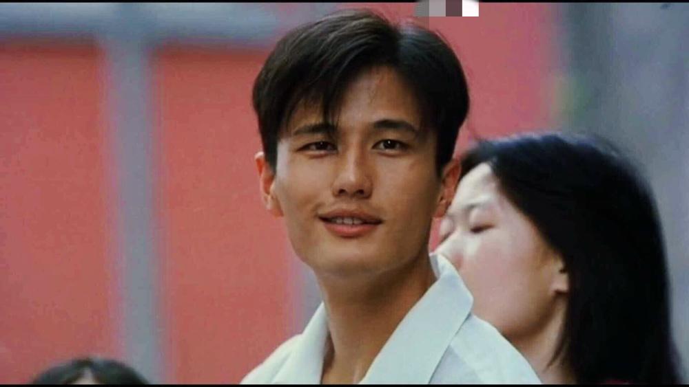 现在则是散发着成熟魅力的型男,出演过《寒战》《新警察故事》等影视