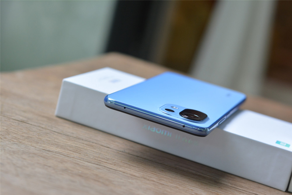 小米11青春版真机上手159克轻薄机身首发骁龙780g还有大电池