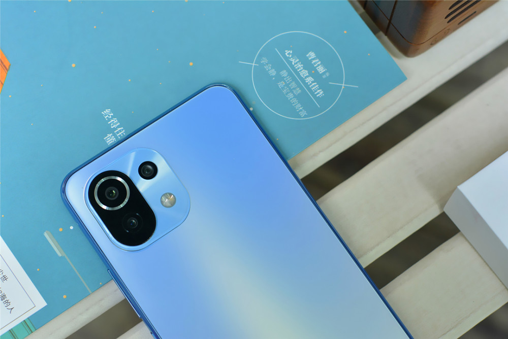 小米11青春版真机上手159克轻薄机身首发骁龙780g还有大电池