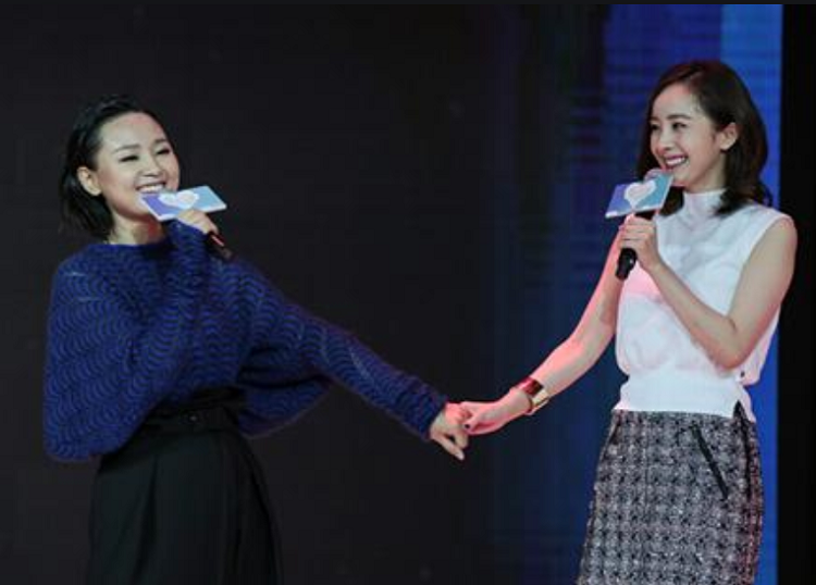 谁说娱乐圈没有真友谊看到杨幂和周笔畅互动神仙闺蜜令人羡慕