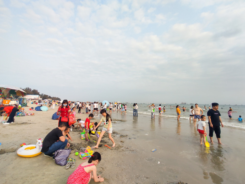 三月三假期，北海市各大景區人山人海